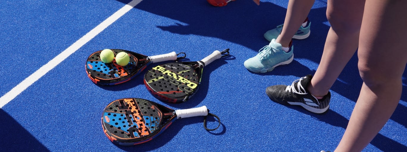 Padel: O que é, como jogar e quais as diferenças do tênis? – Super Padel