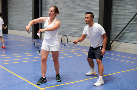 Apprendre à utiliser la prise universelle - Apprendre à jouer au Badminton