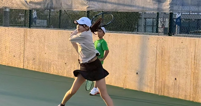 Tennis young child playing